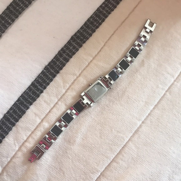 Gently used ladies pulsar watch - Picture 6 of 7